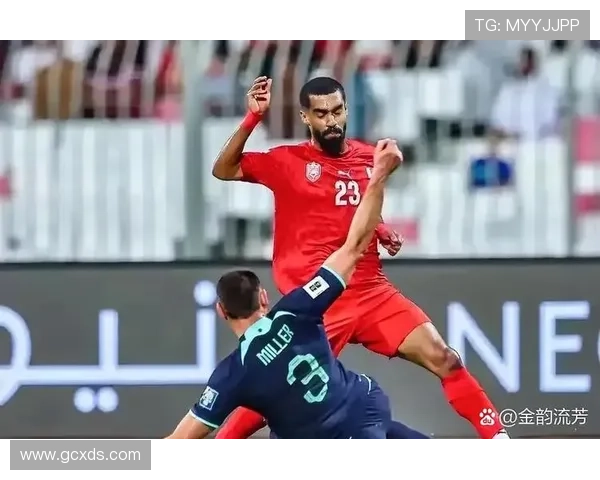 足球明星在比赛中遭遇球迷扔东西事件引发广泛关注与讨论